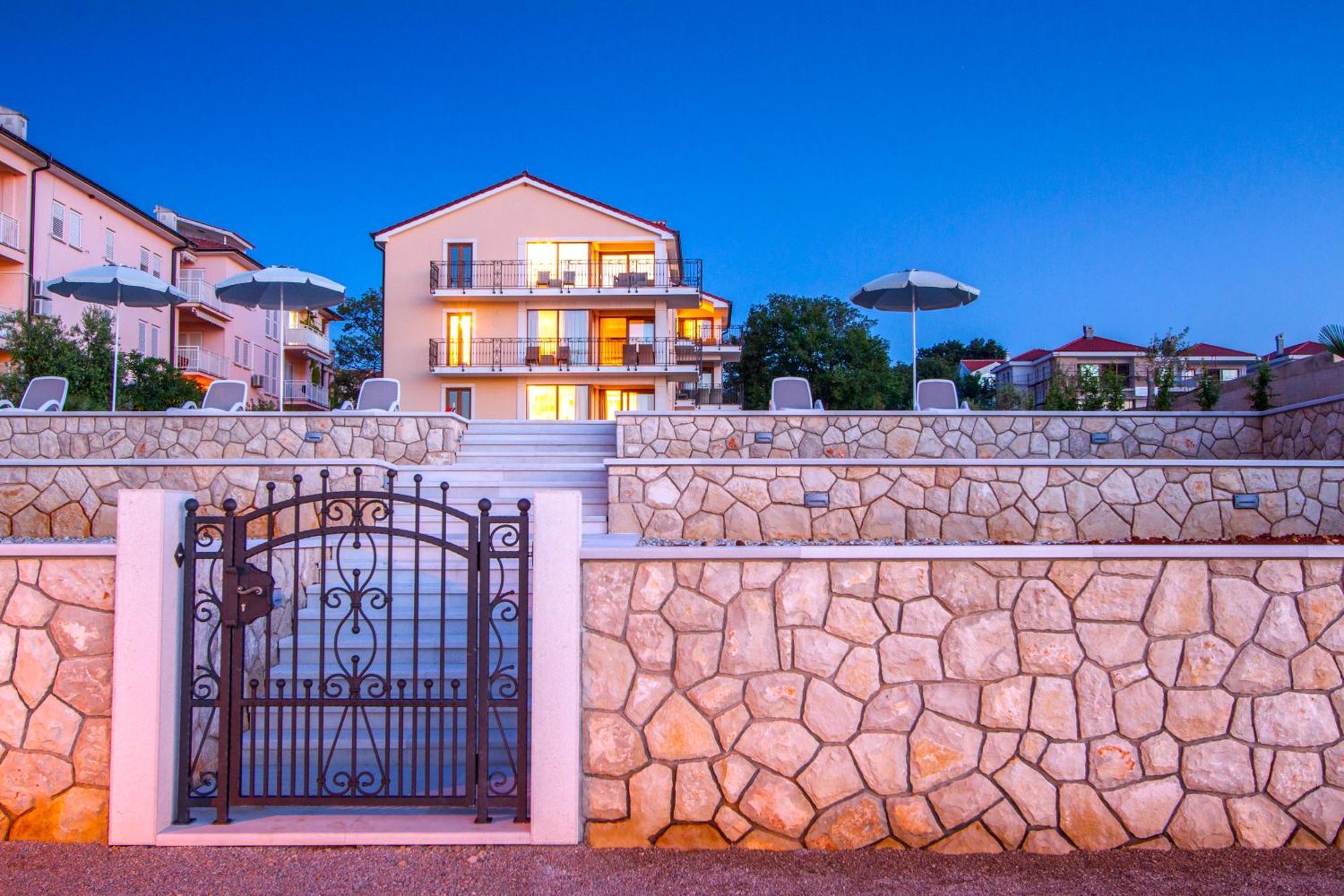 Luxury Apartments Villa Matea Malinska Buitenkant foto